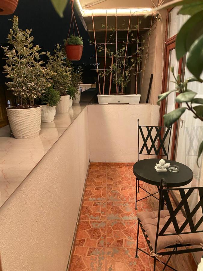 Siqvaruli Tbilisi Buitenkant foto