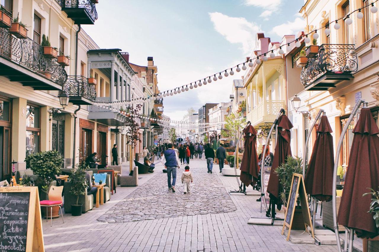 Siqvaruli Tbilisi Buitenkant foto