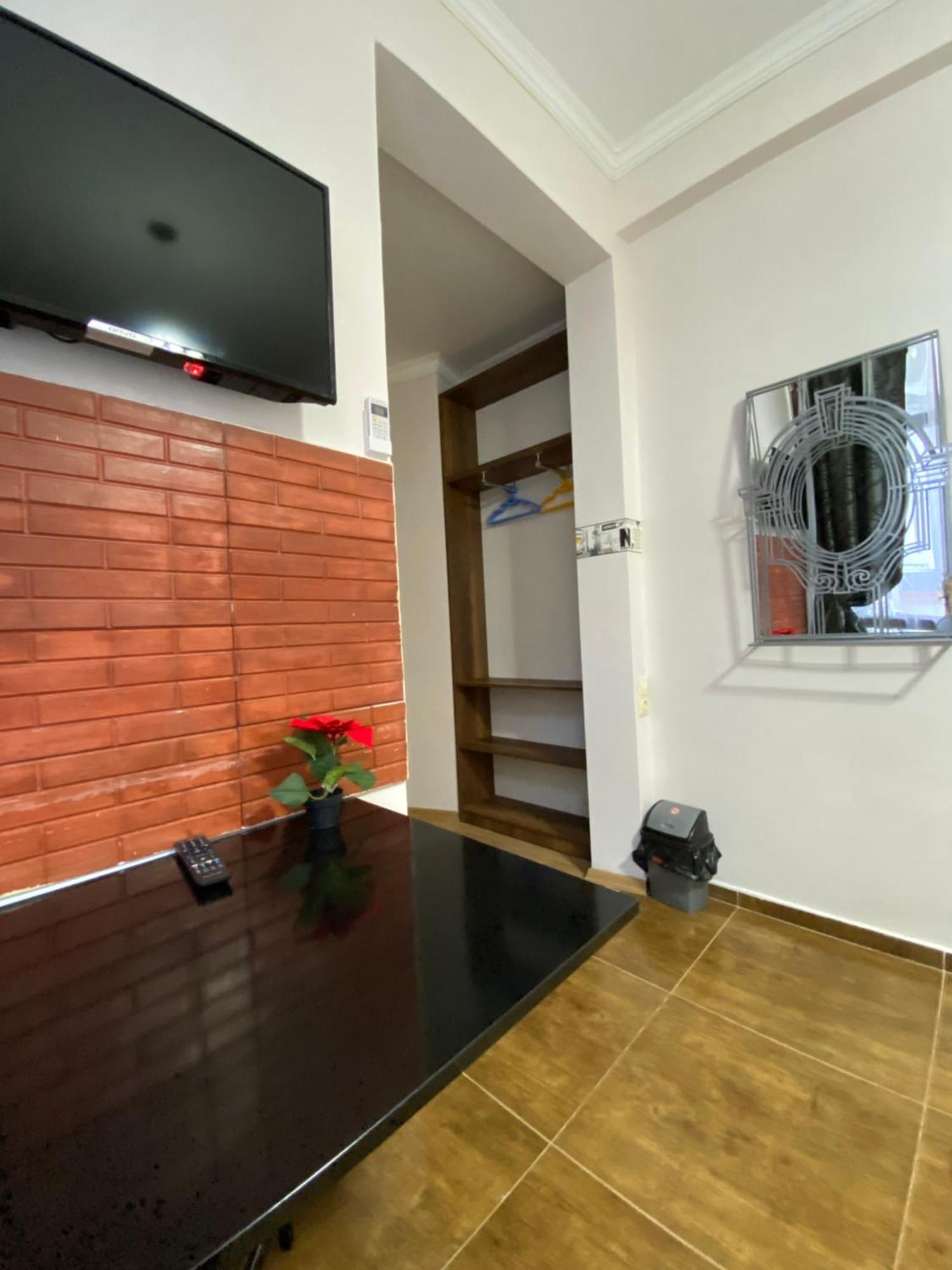 Siqvaruli Tbilisi Buitenkant foto
